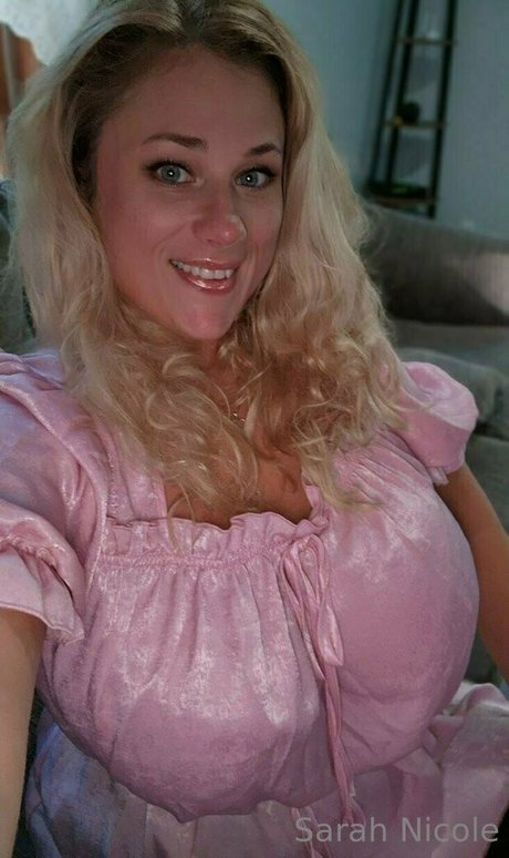 luvmeonlydoll セックススター 写真