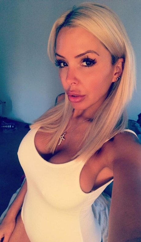 巨乳ラテン系オンリーファンズ 無料ヌード 写真