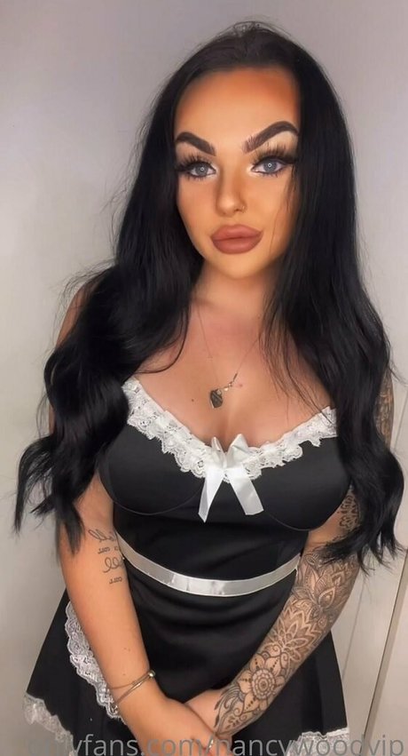 裸のシャワー オンリーファンズ 裸 ギャラリー