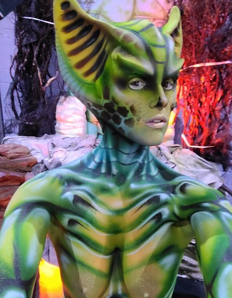 mypetmonstergirl top profile image