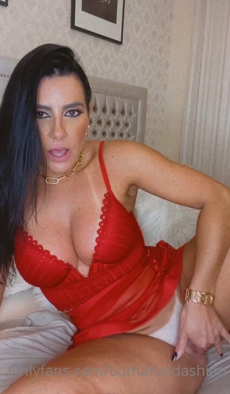 Luma Kardashian エロティック女優 写真