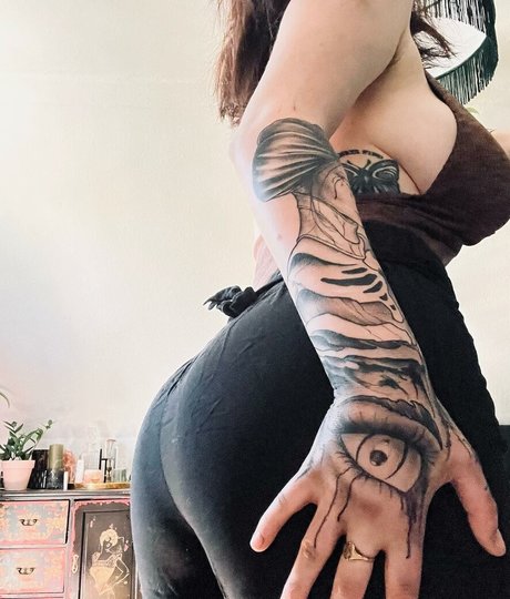 Lil Creep ヌード女優 写真