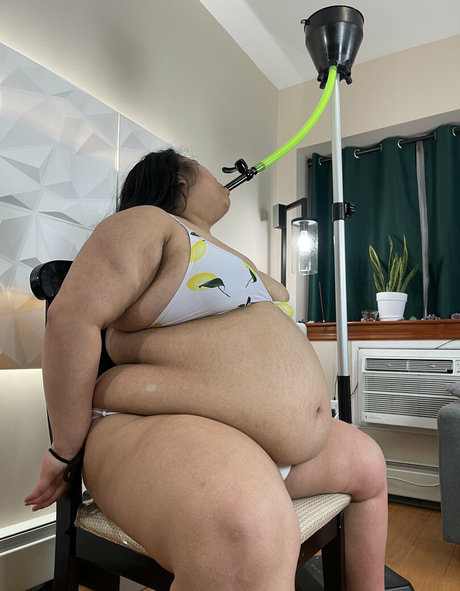 ぽっちゃりした小さなおっぱいオンリーファンズ ポルノ 画像