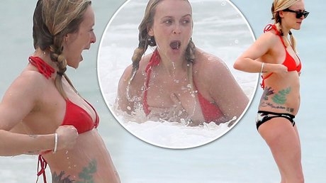 毛深い足のオンリーファンズ ホット裸 画像