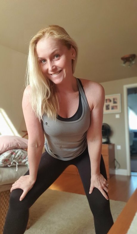 デカ尻ジーンズ オンリーファンズ ヌード 画像