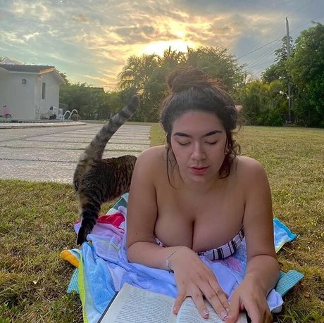 Nicky Nicole ヌードモデル 画像