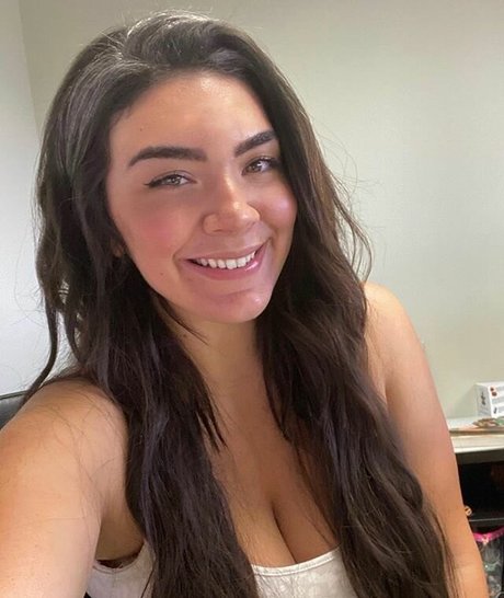 Nicky Nicole 裸のモデル 画像