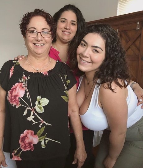 Nicky Nicole セックスモデル 写真