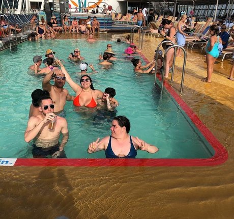 Nicky Nicole top profile image