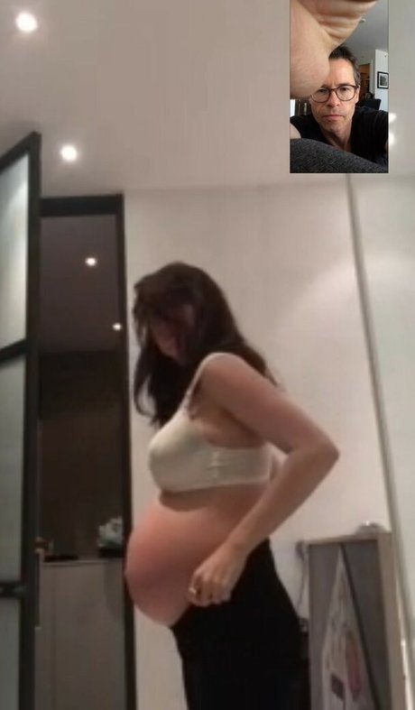 オナニー 潮吹き オンリーファンズ ポルノ 写真