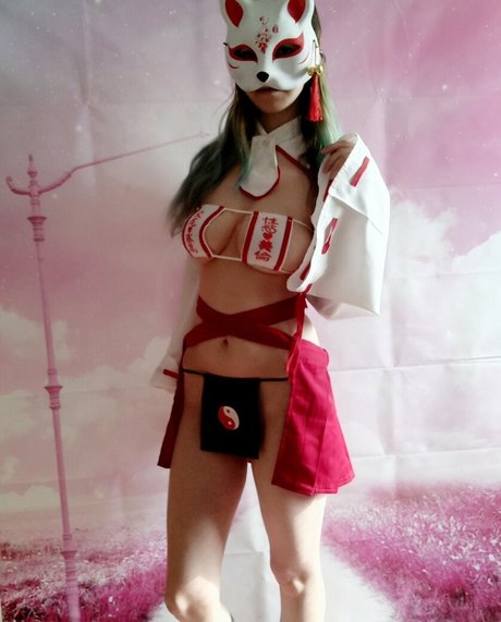 b kitty エロティック女優 写真