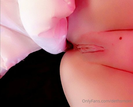 dethsmom セクシーモデル 画像