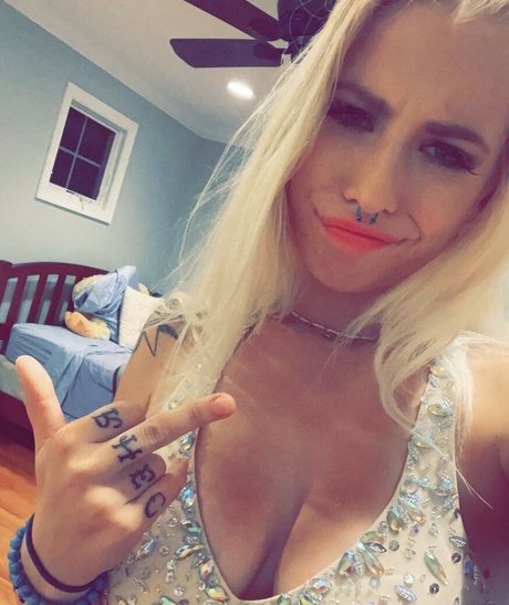 Awholeassmessbpd ポルノスター セクシー 写真