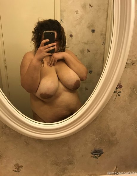 mckennafaith xxxモデル 写真