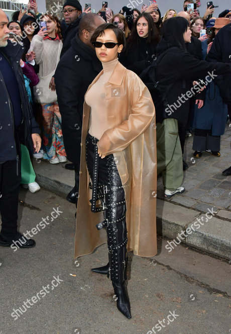 Taylor Russell アートポルノスター ギャラリー