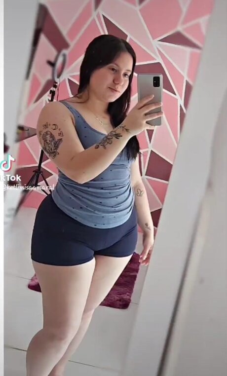 ketlim isaadc セックスモデル 写真