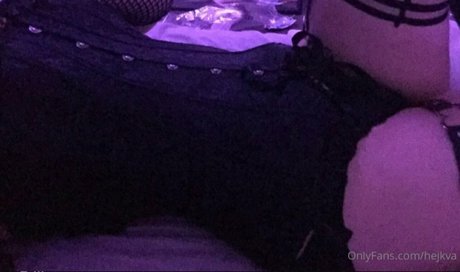 小さいチンポのシーメールオンリーファンズ 美しいポルノ 写真