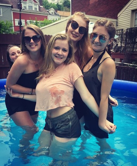 巨乳クーガーオンリーファンズ ホットセクシー ギャラリー