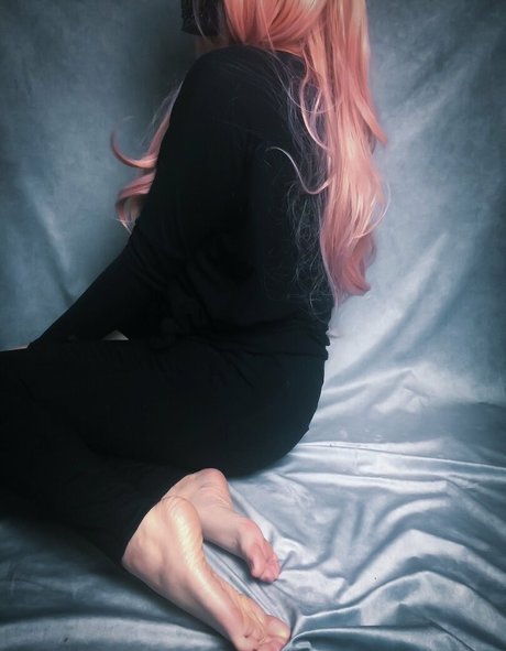 ブルネットバニーオンリーファンズ セクシー 写真