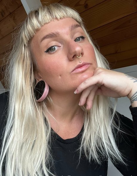 熟女中出しオンリーファンズ アートポルノ 画像