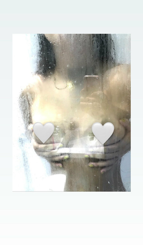 後背位オンリーファンズ 可愛い 写真