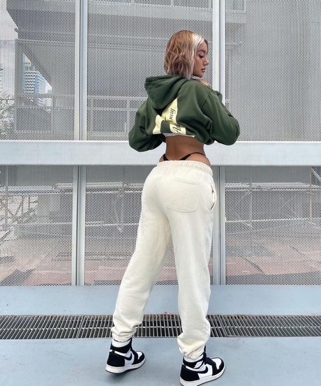 オンリーファンズを舐める ホットxxx 画像