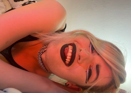 毛深い足のオンリーファンズ セクシーxxx 写真