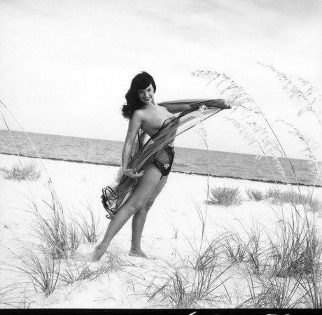 Bettie Page スター ヌード ギャラリー