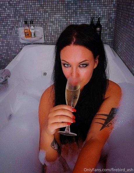 筋肉オンリーファン セクシーヌード 写真