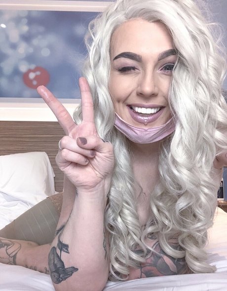 naughtynaturalnova ヌードのポルノスター 写真