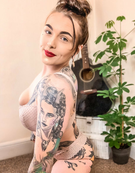 naughtynaturalnova セクシーなスター 写真