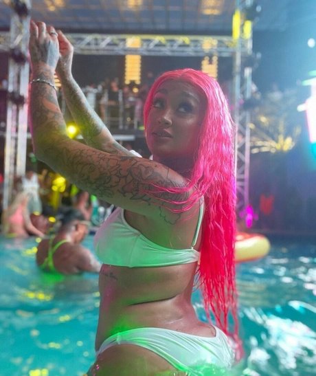 ブラックフィットネスオンリーファンズ 裸 写真