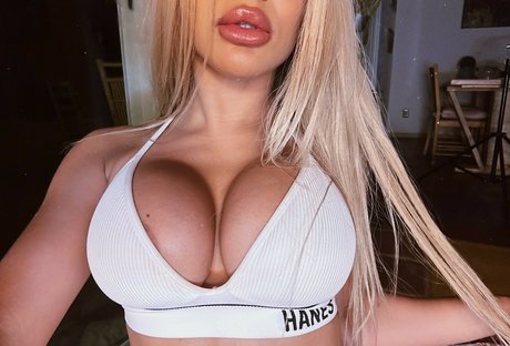 Bronze Goddess ホットなポルノスター 写真