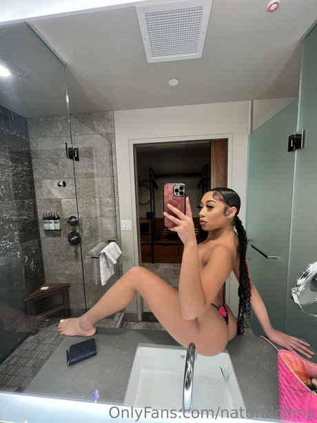 アジアンシスターオンリーファンズ セクシー 写真