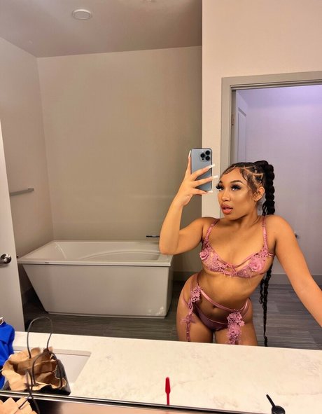 オンリーファンズでオナニーする セクシーヌード 写真