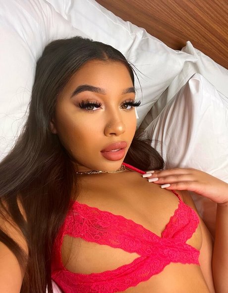 曲線美のラテン系オンリーファンズ ホット裸 アーカイブ