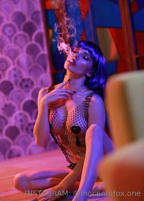 巻き毛のティーンズオンリーファンズ エロチック 写真