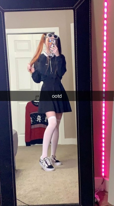 ダーティトークJOI オンリーファンズ 美しいヌード 画像