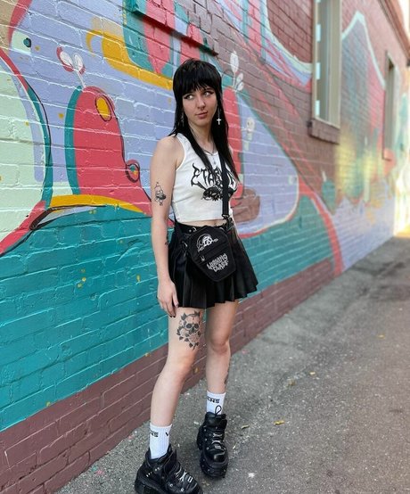 おっぱいオンリーファンズ アートヌード 写真