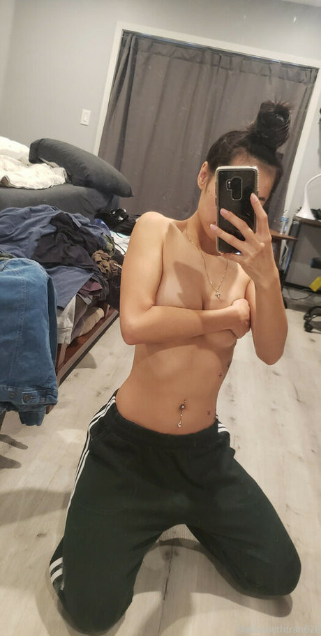 Elizabeth Tran 無料のポルノスター 写真