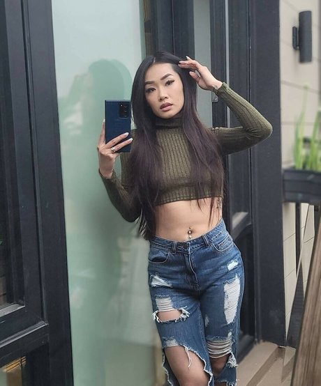 Elizabeth Tran ポルノスター 画像