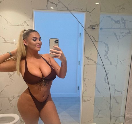 巻き毛のティーンズオンリーファンズ セクシーヌード 写真