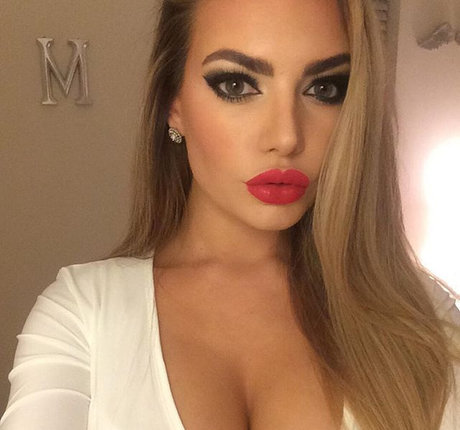 白いランジェリーオンリーファンズ ホットセックス 写真