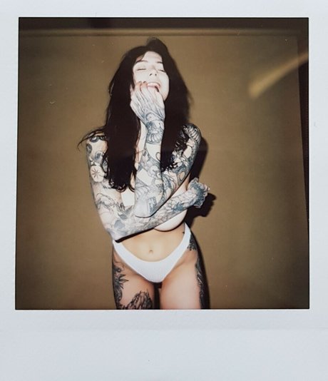 巨乳ストリップオンリーファンズ 無料 写真