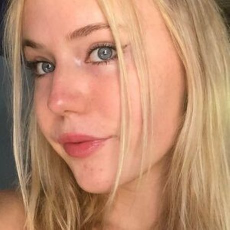 Tatum Bouma スター ヌード 写真