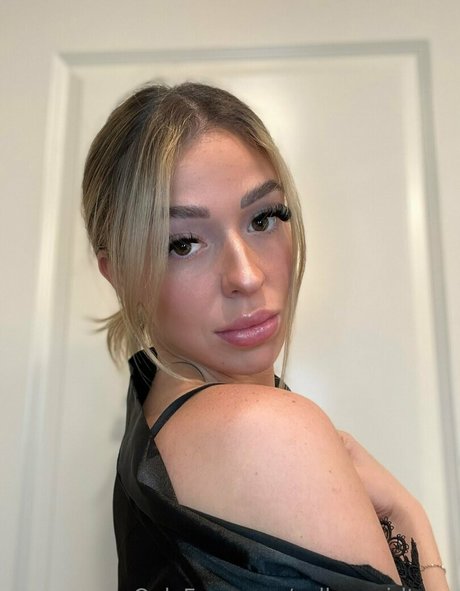 制服オンリーファン ホットセクシー 画像