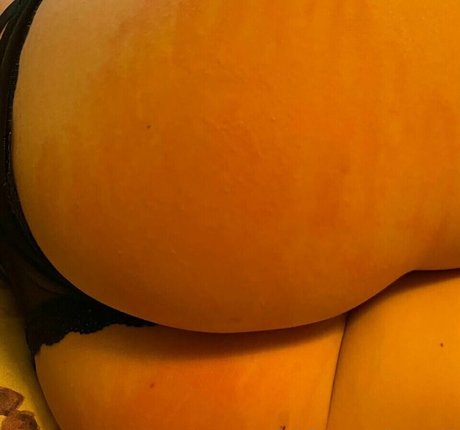 巨乳ストリップオンリーファンズ アート裸 画像