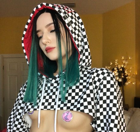スイムオンリーファン セクシーヌード 画像