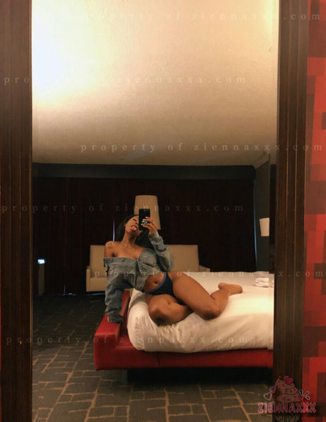 ヨガパンツ オンリーファンズ セクシーヌード 写真