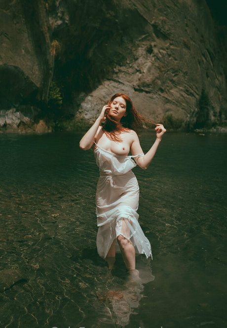 背の高い熟女オンリーファンズ 無料ヌード 画像